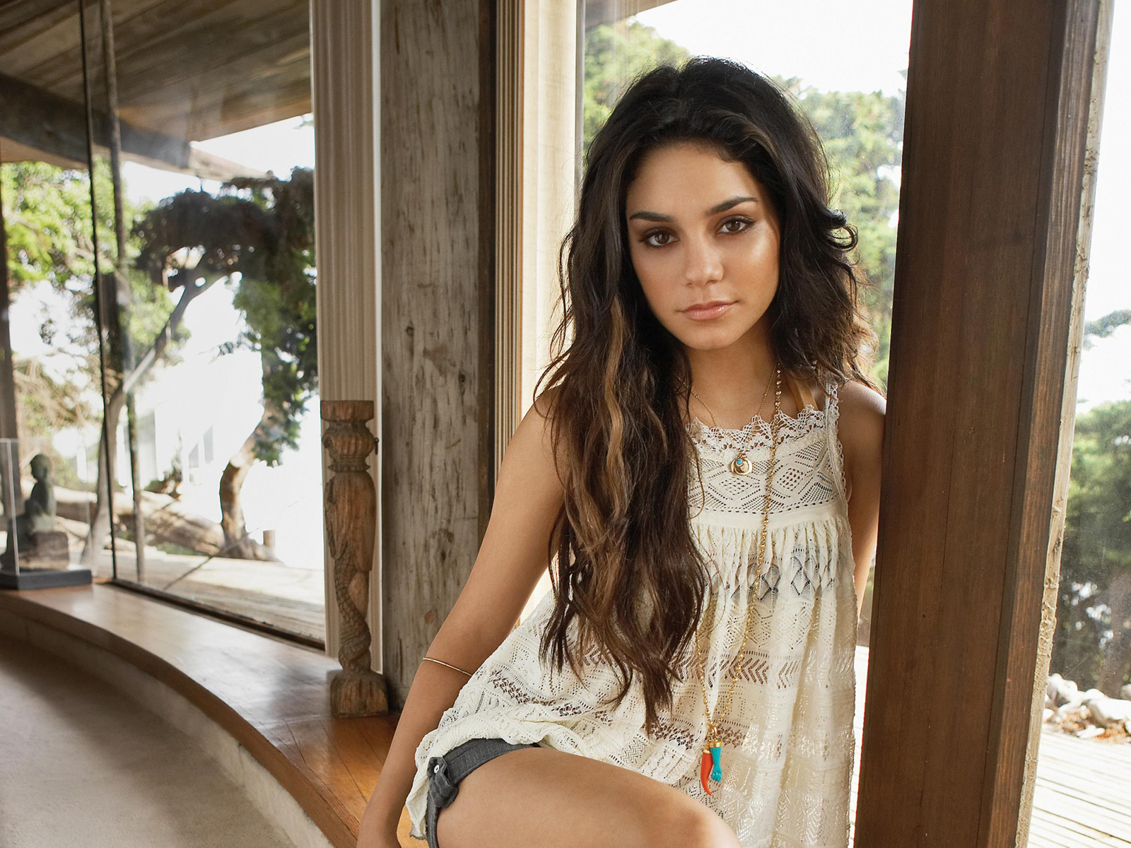 vanessa-hudgens-2